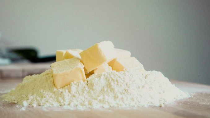 Máslo při pečení nahradíte olejem i řeckým jogurtem. Pokrm bude navíc zdravější