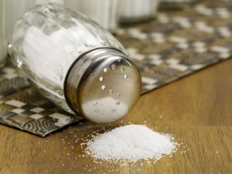 Sůl v jídlech nahradíte velmi snadno. Změňte jejich chuť pomocí citronu či chilli papriček