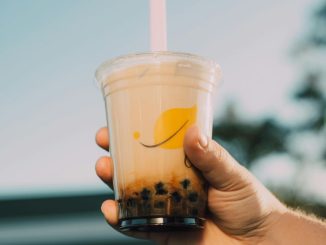 Domácí bubble tea: Připravte si čaj s tapiokovými perlami a kousky želé