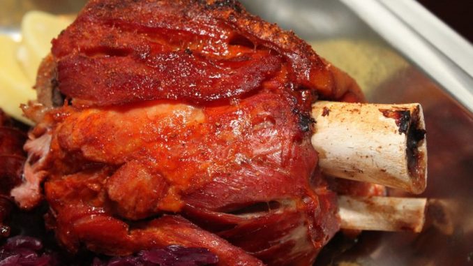 Berliner Eisbein: Německé vepřové koleno chutá skvěle s hořčicí a křenem